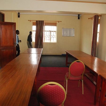 Serene Hotel Kampala Bagian luar foto
