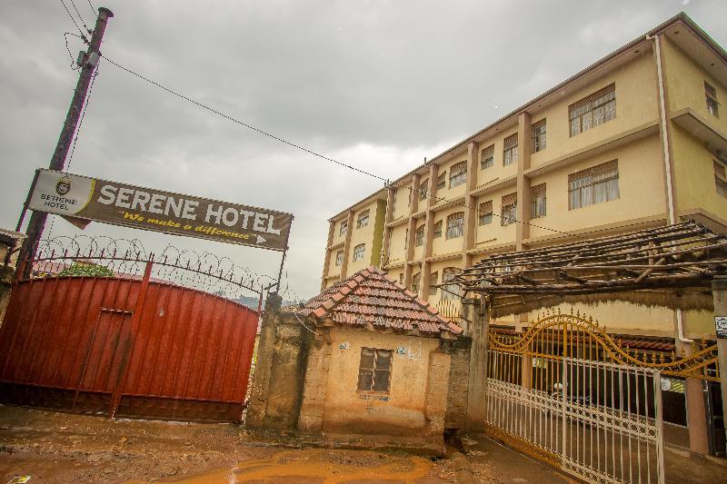 Serene Hotel Kampala Bagian luar foto