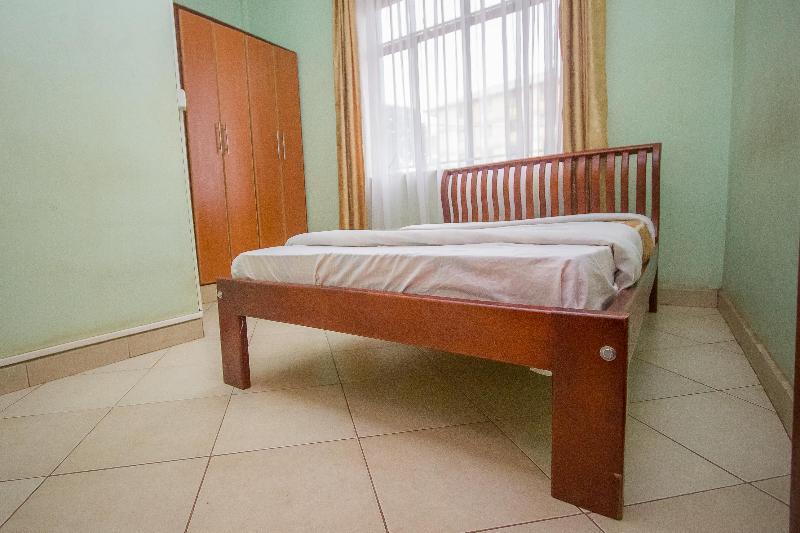 Serene Hotel Kampala Bagian luar foto